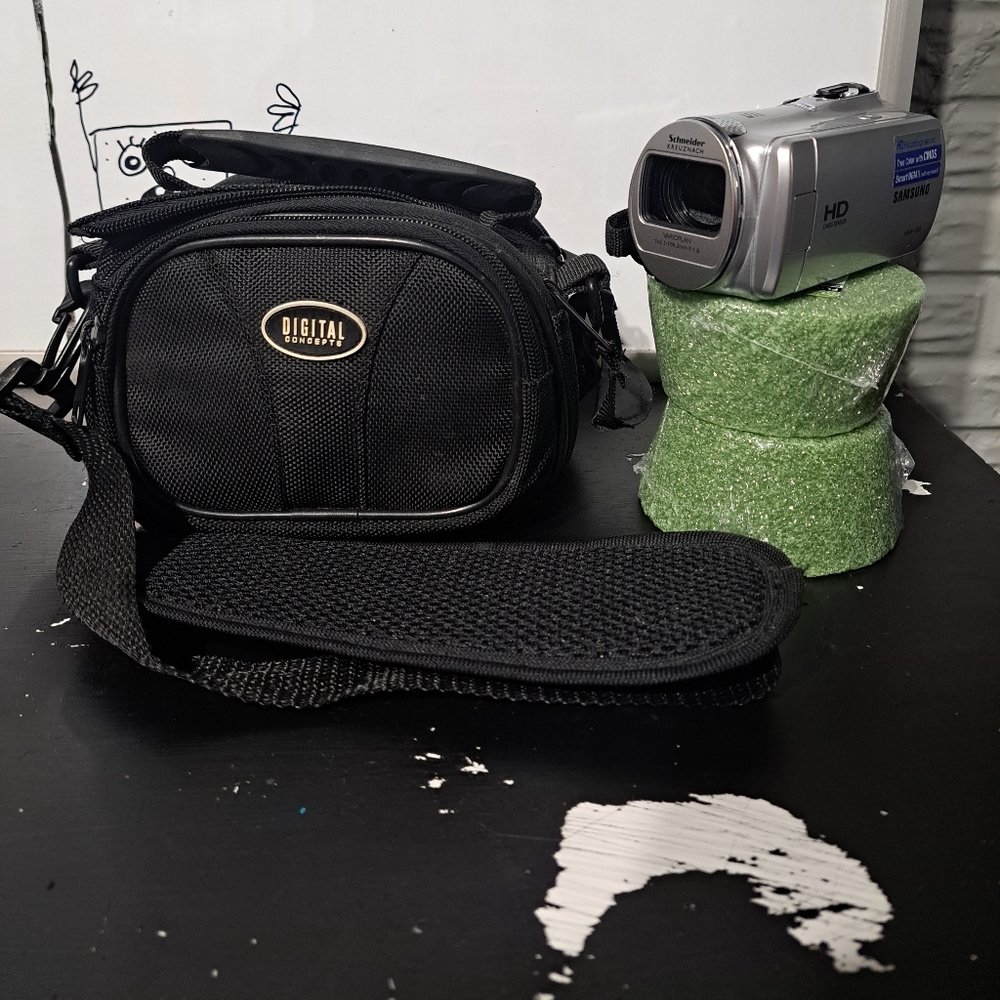 Samsung Silver HD Camcorder Hmx-f80 with Black Digital Case